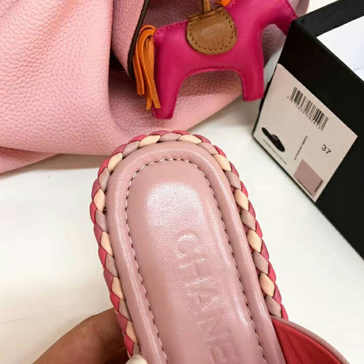 2018 chanle women Slippers in Lambskin