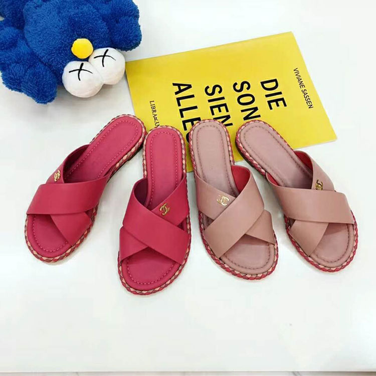 2018 chanle women Slippers in Lambskin