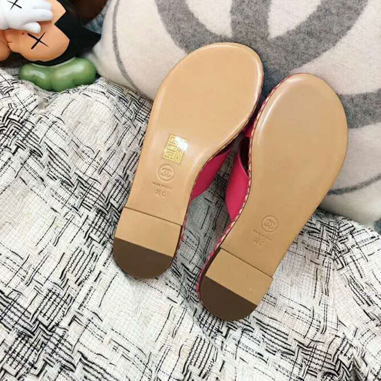 2018 chanle women Slippers in Lambskin