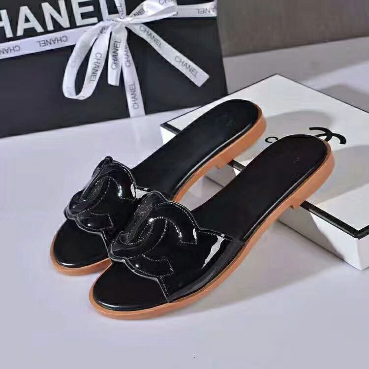 2018 chanle women Slippers in Patent leather