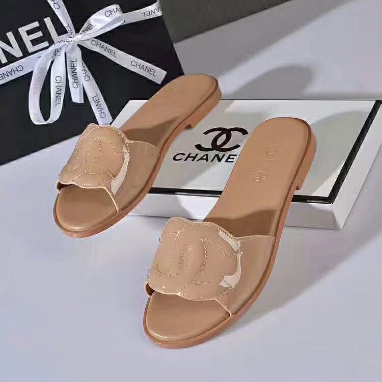 2018 chanle women Slippers in Patent leather