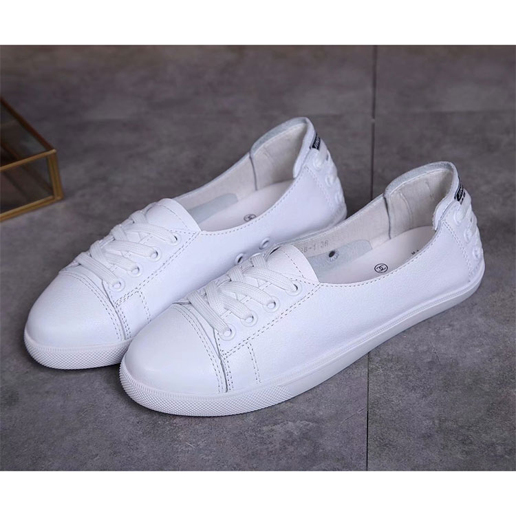 2018 chanle women Sneaker in Calfskin