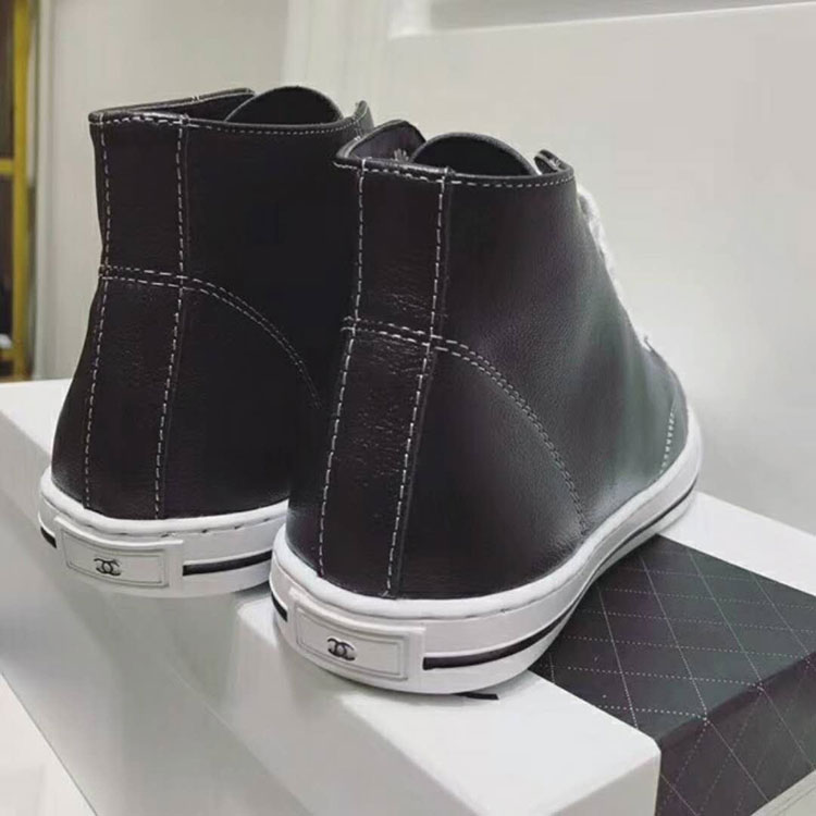 2018 chanle women Sneaker in Calfskin