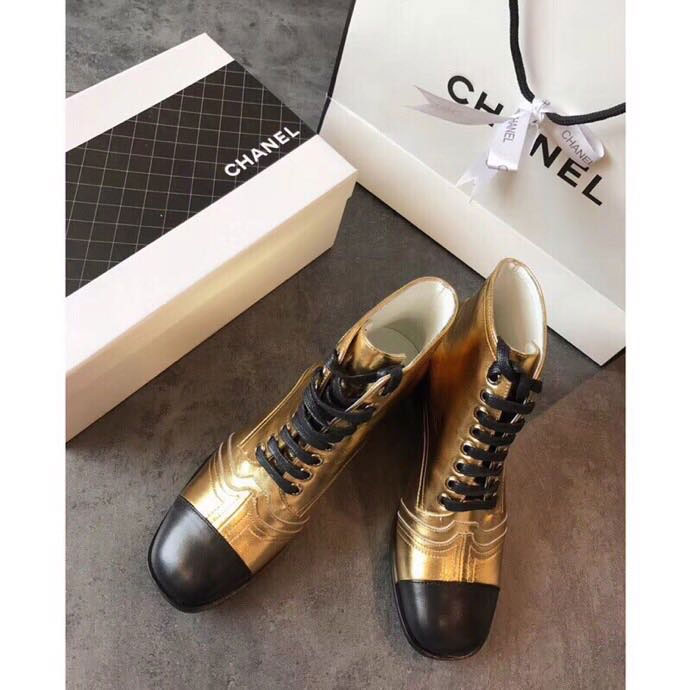 2018 chanle women boots in Calfskin