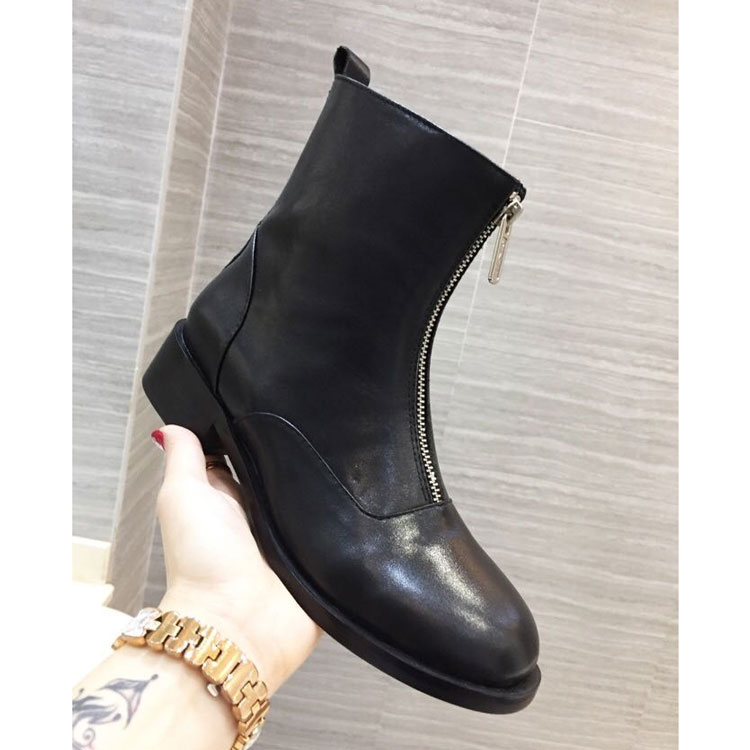 2018 chanle women boots in Calfskin