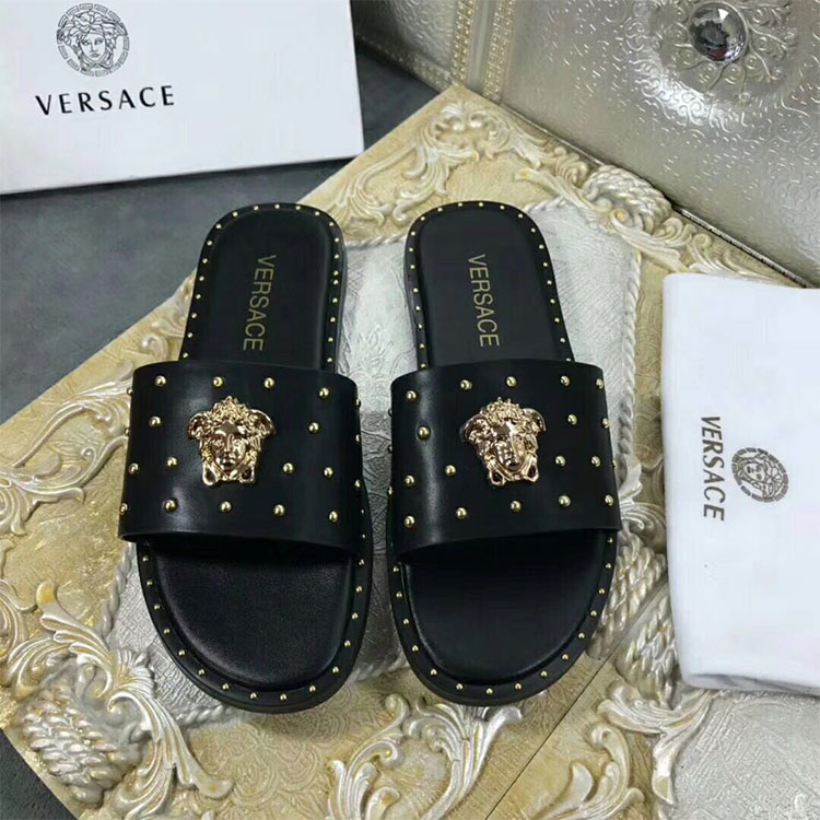 2018 versace men Slippers in Calfskin leather with rivet