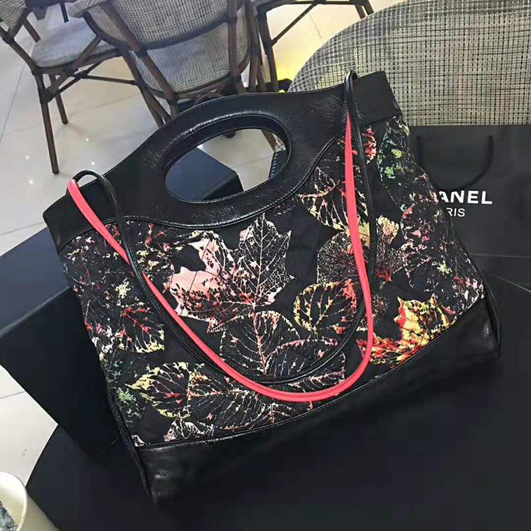 2019 CHANEL 31 Large Shopping Bag