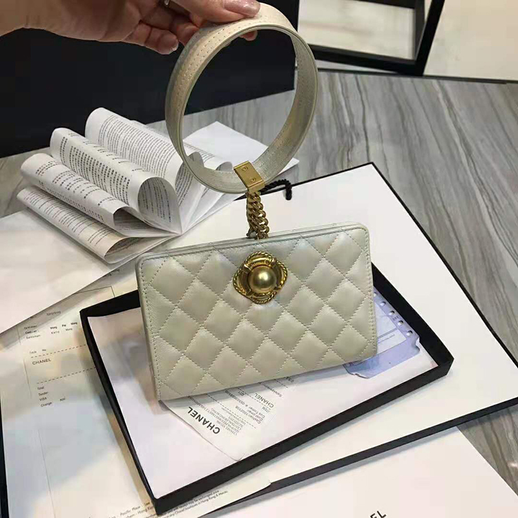 2019 Chanel CLUTCH