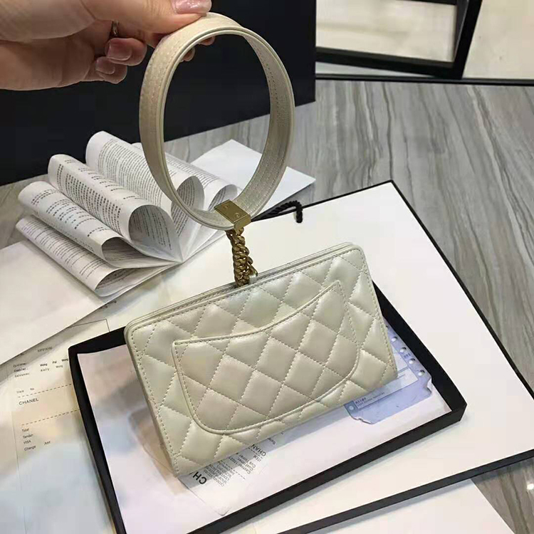 2019 Chanel CLUTCH