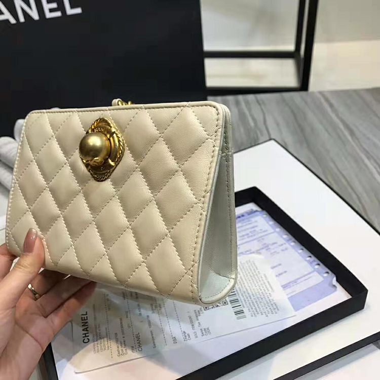 2019 Chanel CLUTCH