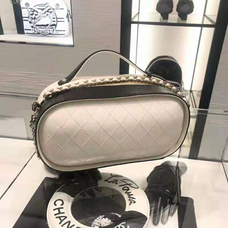 2019 Chanel VANITY CASE