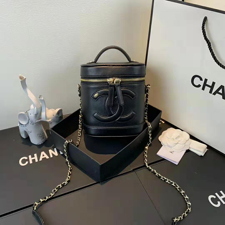 2019 Chanel VANITY CASE