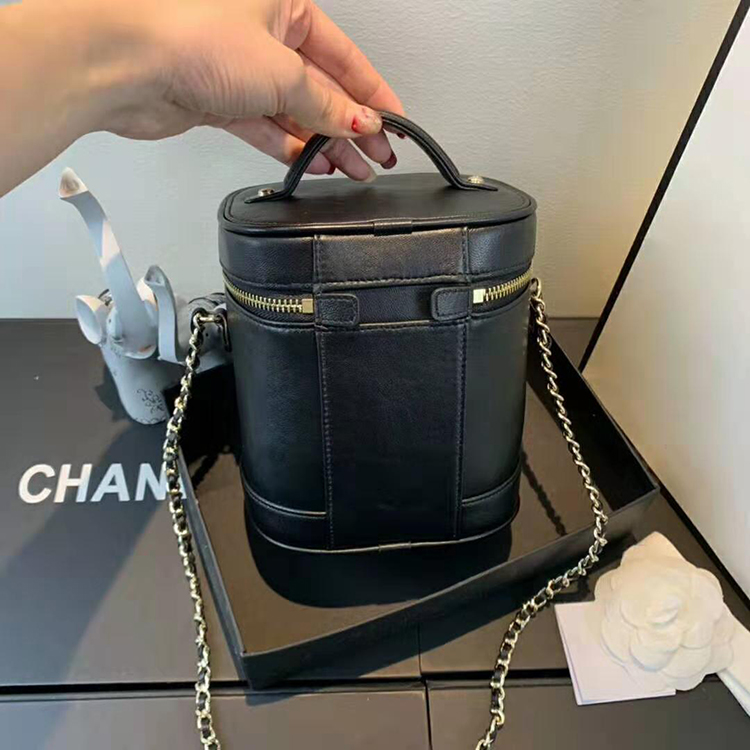 2019 Chanel VANITY CASE