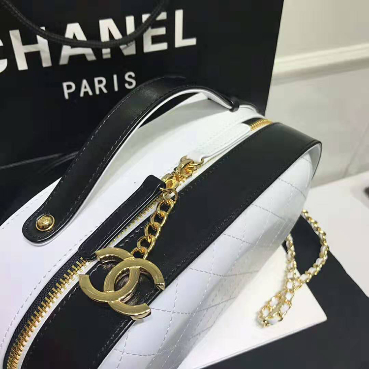 2019 Chanel VANITY CASE