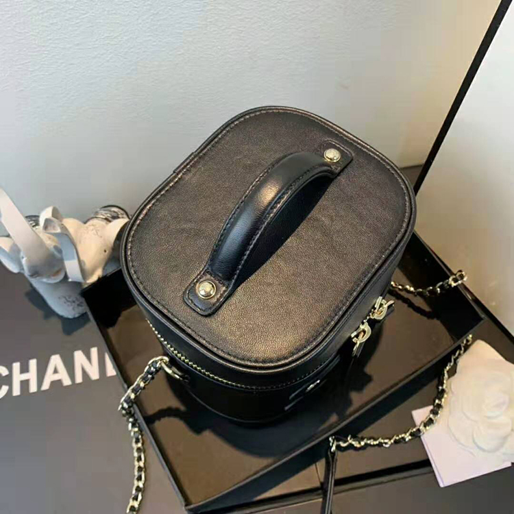 2019 Chanel VANITY CASE