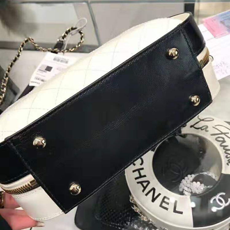 2019 Chanel VANITY CASE