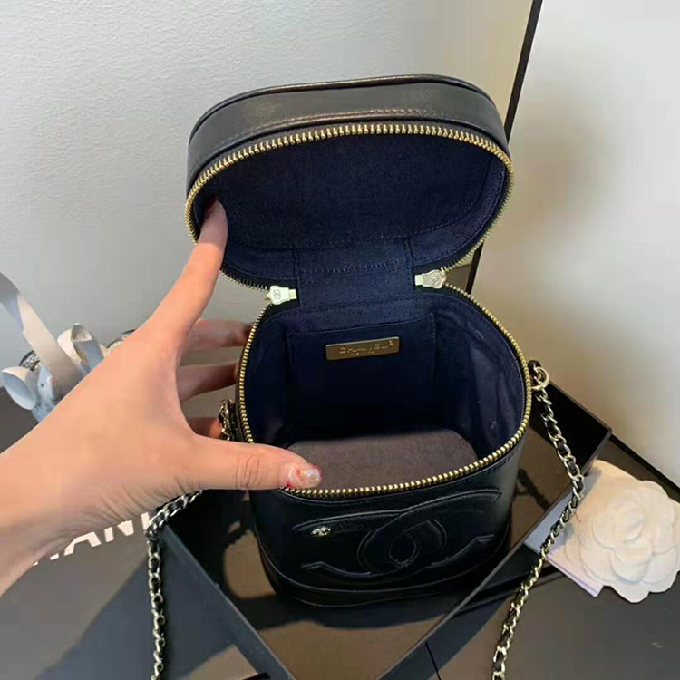 2019 Chanel VANITY CASE