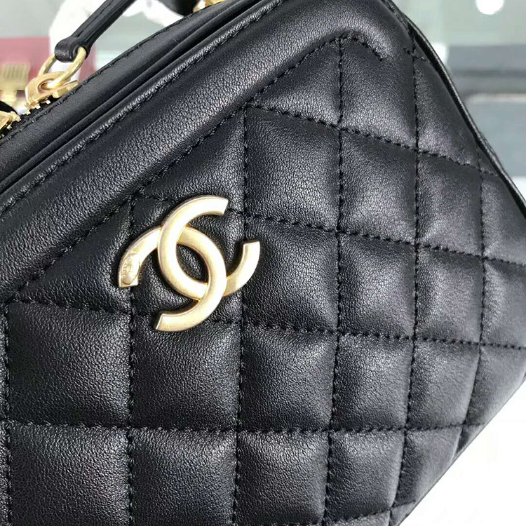 2019 Chanel Vanity Case