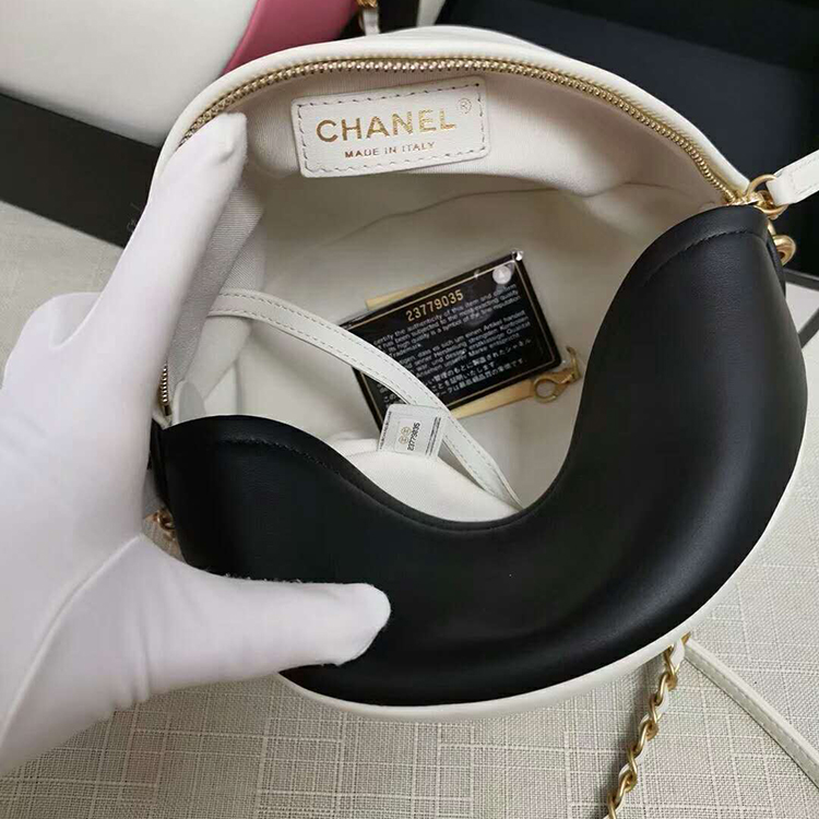 2019 Chanel beach ball handbag