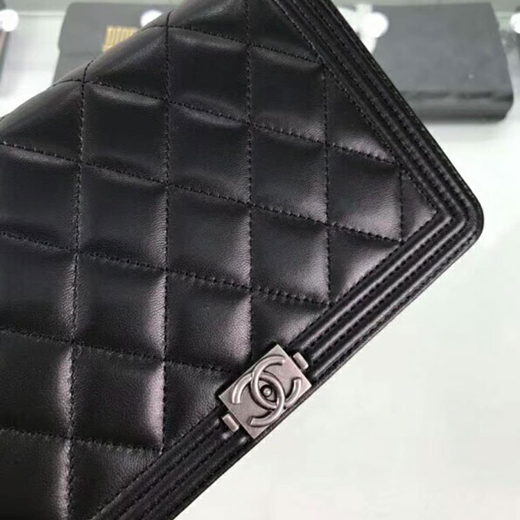 2019 Chanel boy chanel wallet on chain