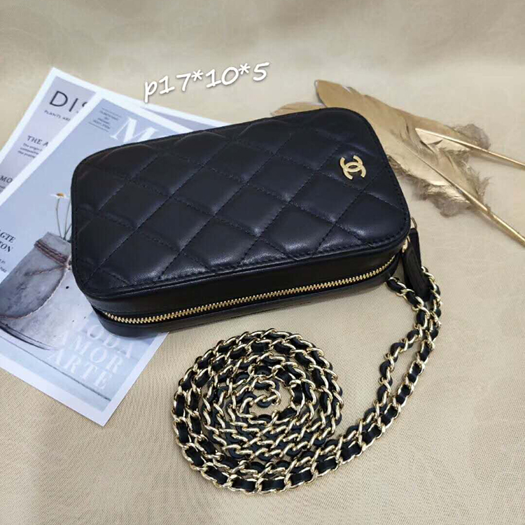 2019 Chanel classic clutch with chain