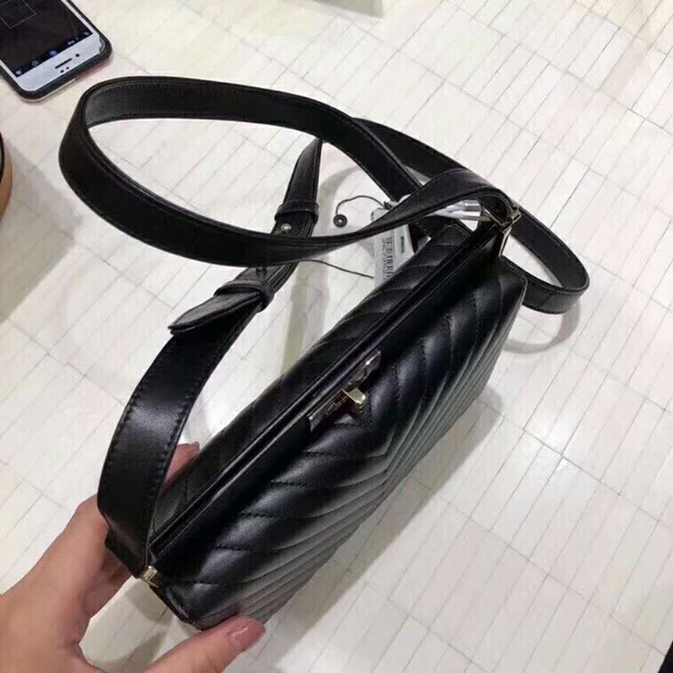 2019 Chanel clutch