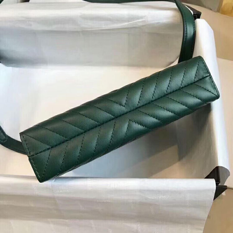 2019 Chanel clutch