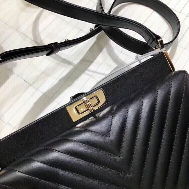 2019 Chanel clutch