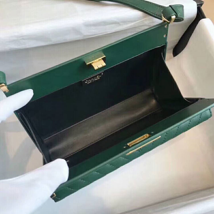 2019 Chanel clutch