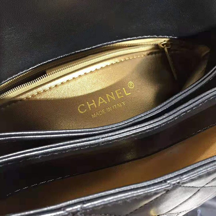 2019 Chanel flap bag with top handle