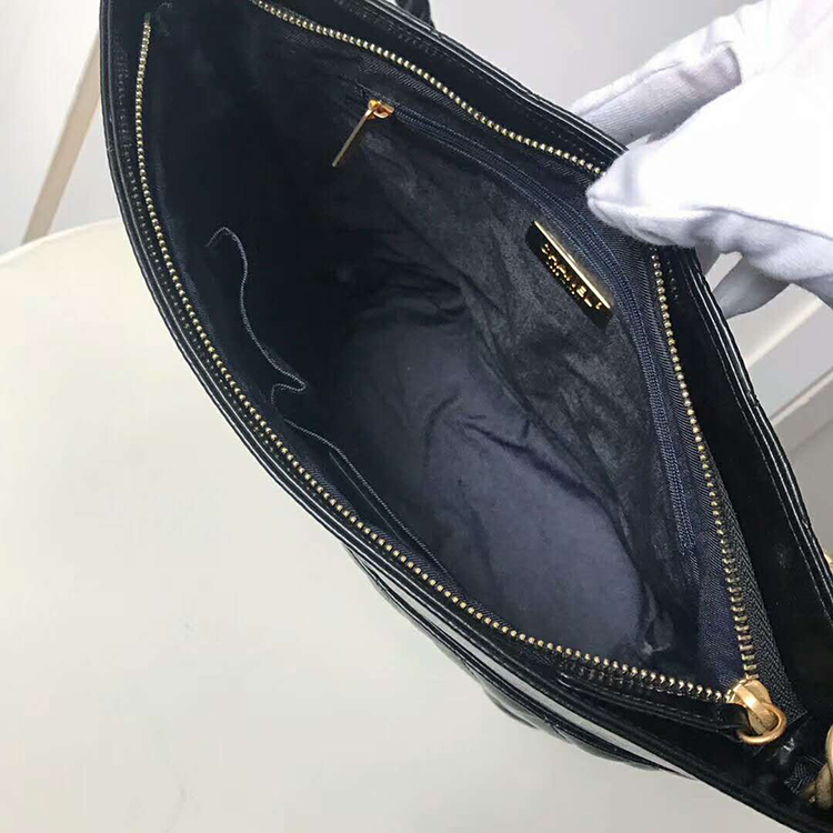 2019 Chanel hobo handbag