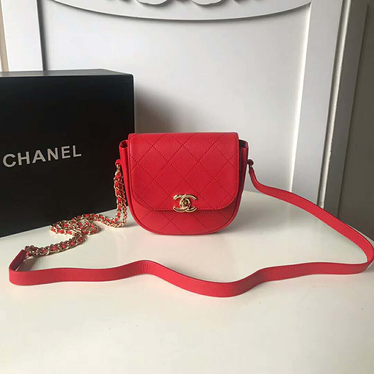 2019 Chanel messenger bag