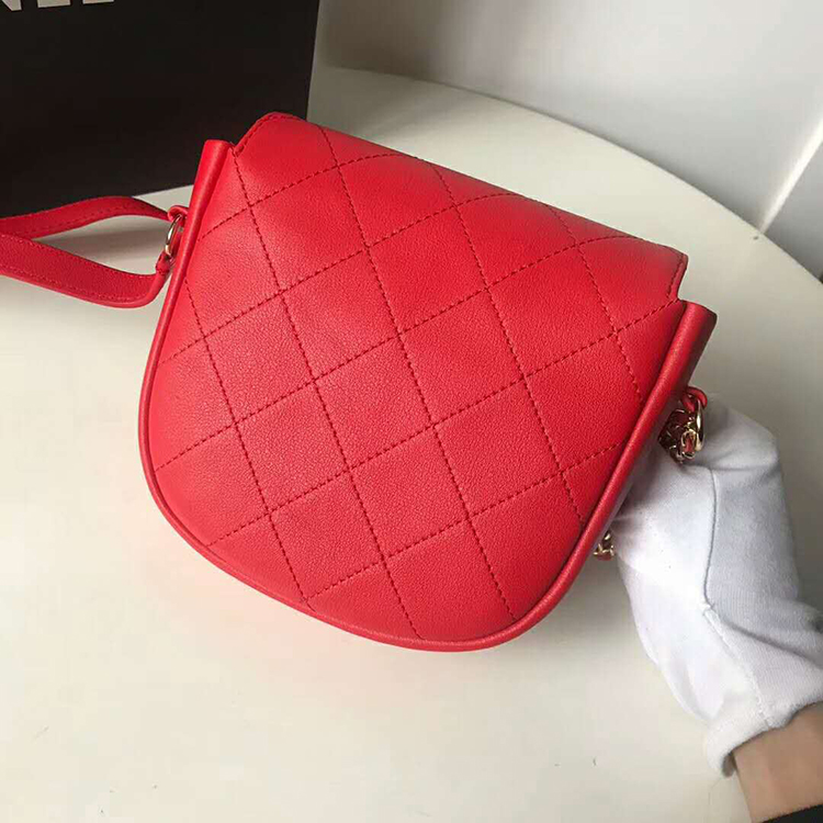 2019 Chanel messenger bag