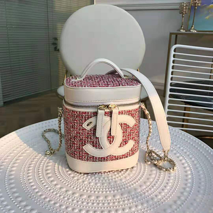 2019 Chanel vanity case