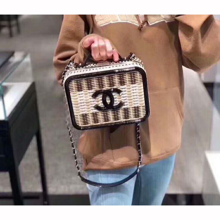 2019 Chanel vanity case