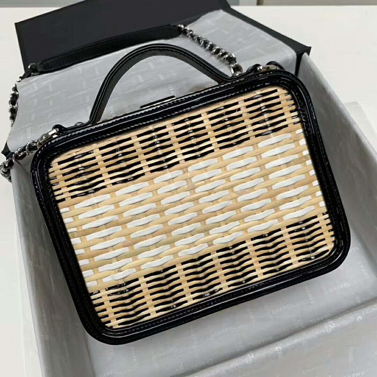 2019 Chanel vanity case