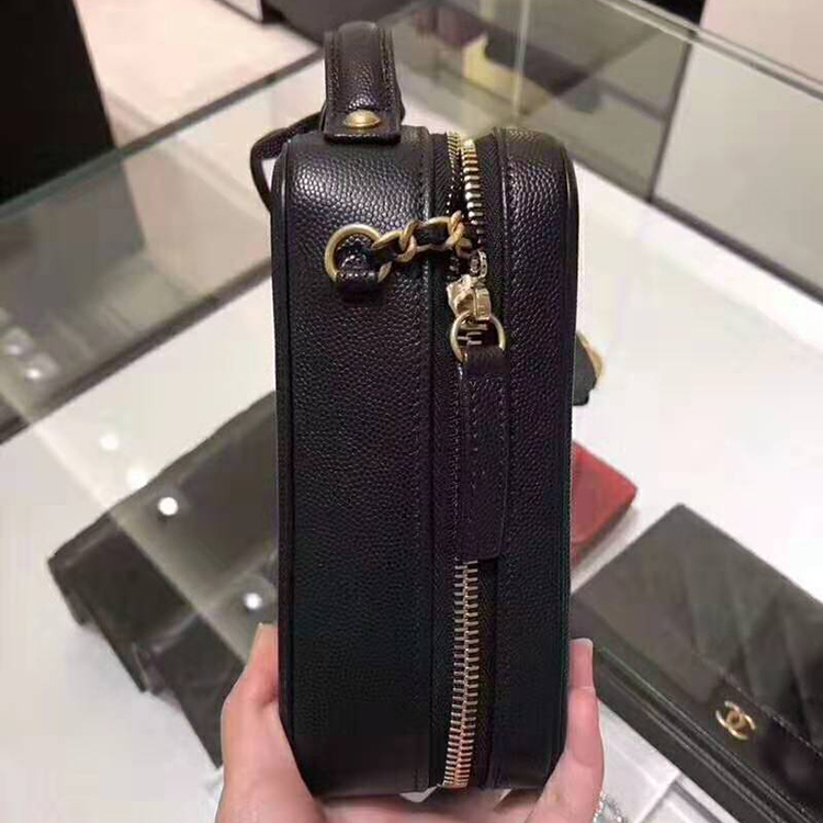 2019 Chanel vanity case