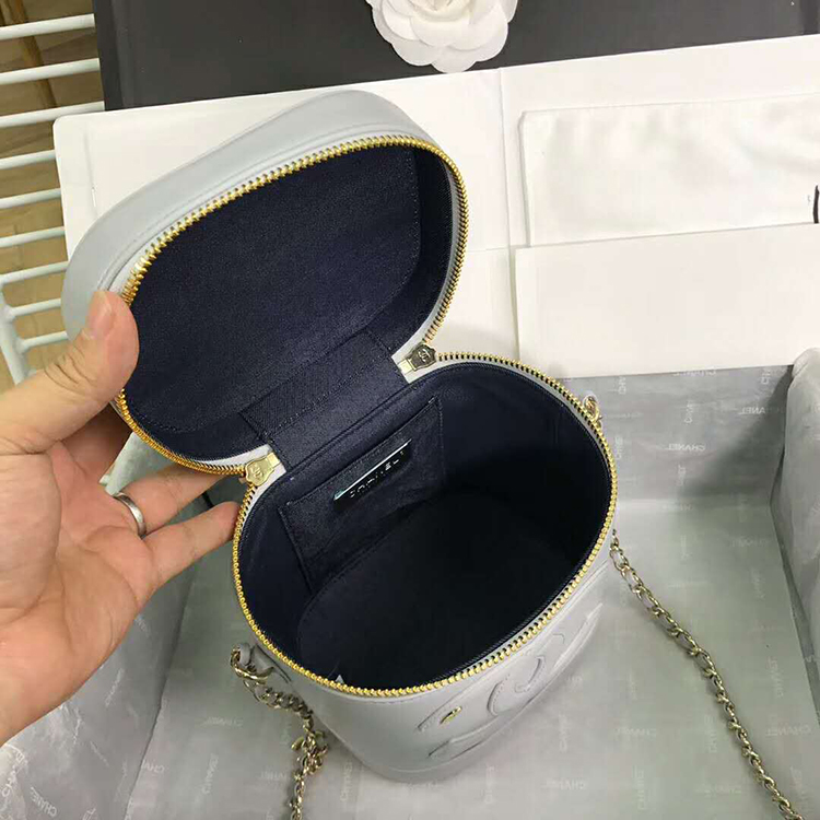 2019 Chanel vanity case