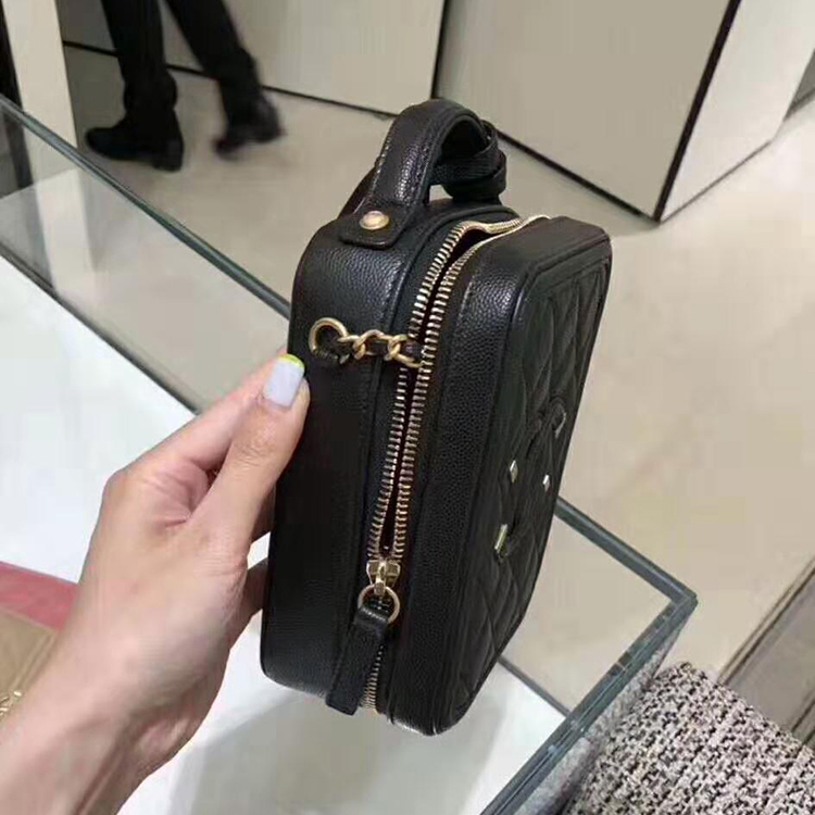 2019 Chanel vanity case