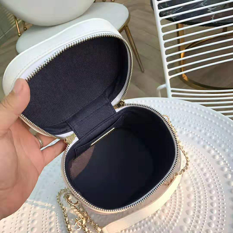 2019 Chanel vanity case