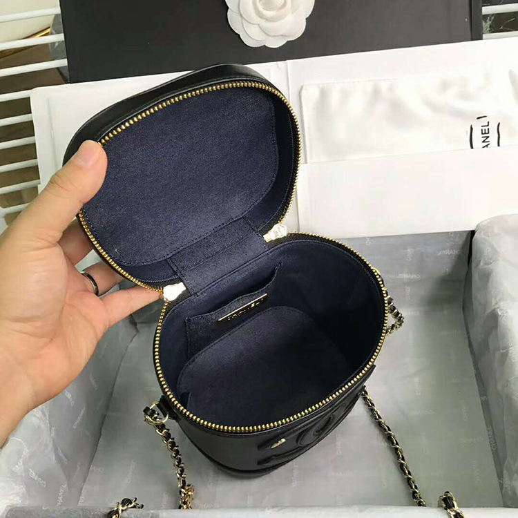 2019 Chanel vanity case