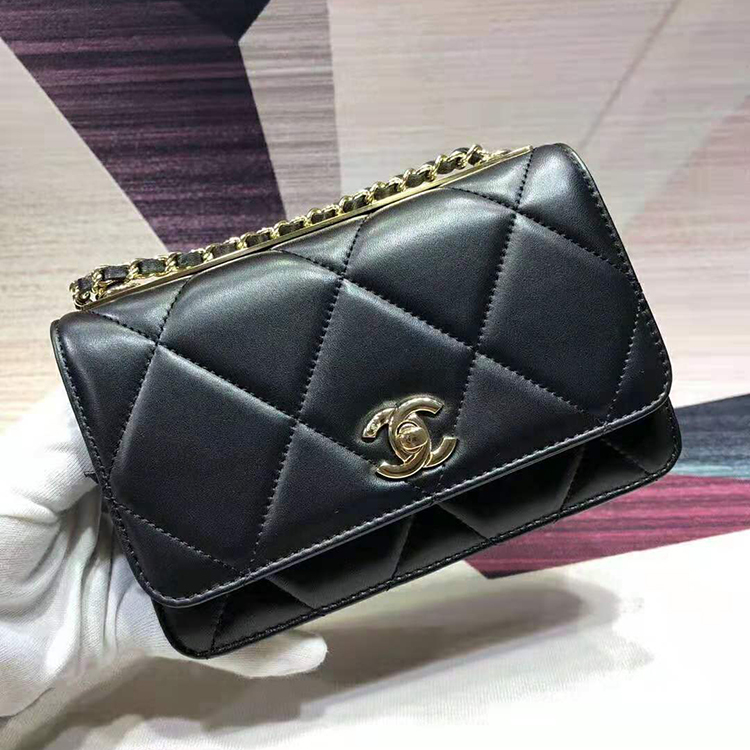 2019 Chanel wallet on chain