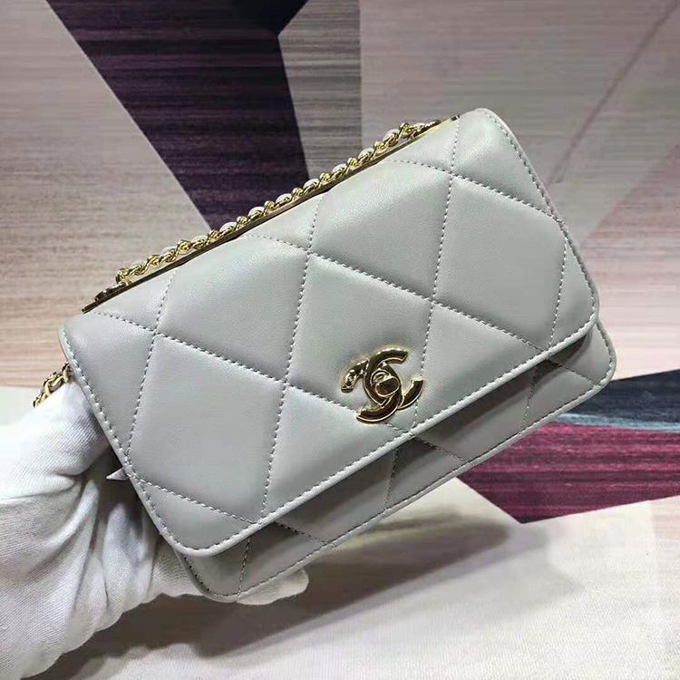 2019 Chanel wallet on chain