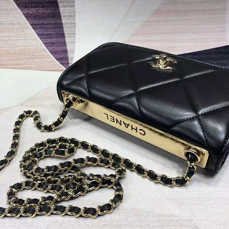 2019 Chanel wallet on chain