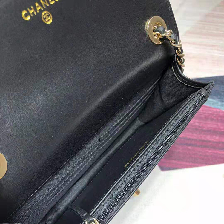 2019 Chanel wallet on chain