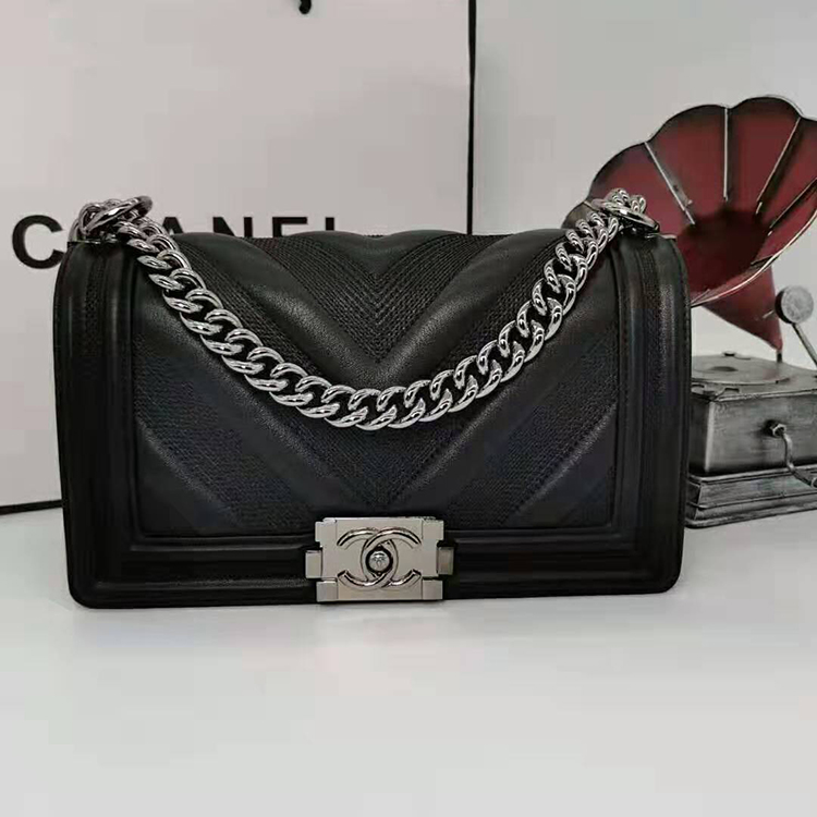 2019 Le Boy Chanel Flap Shoulder Bag