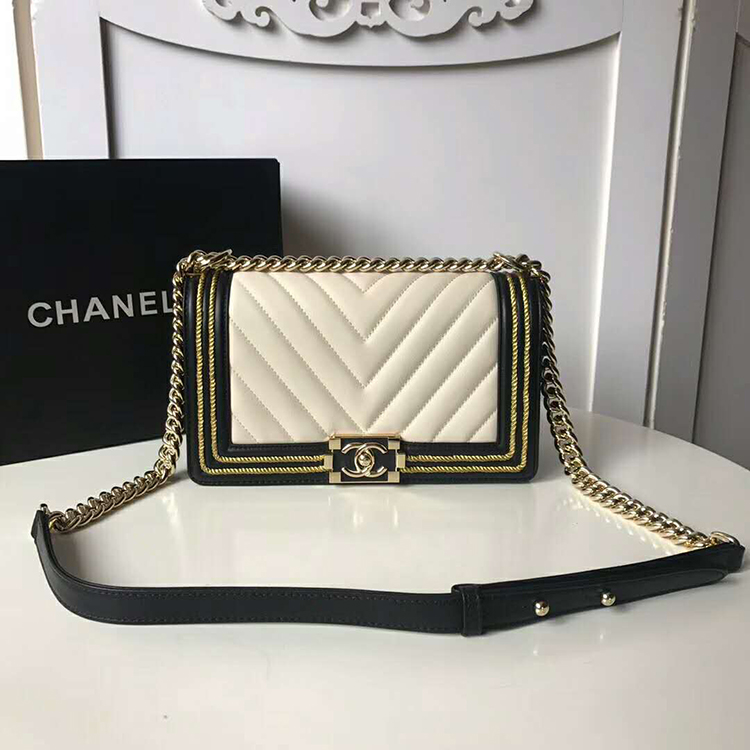 2019 Le Boy Chanel Flap Shoulder Bag