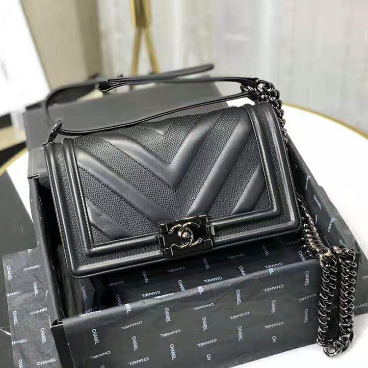 2019 Le Boy Chanel Flap Shoulder Bag