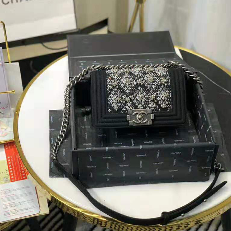 2019 Le Boy Chanel Flap Shoulder Bag