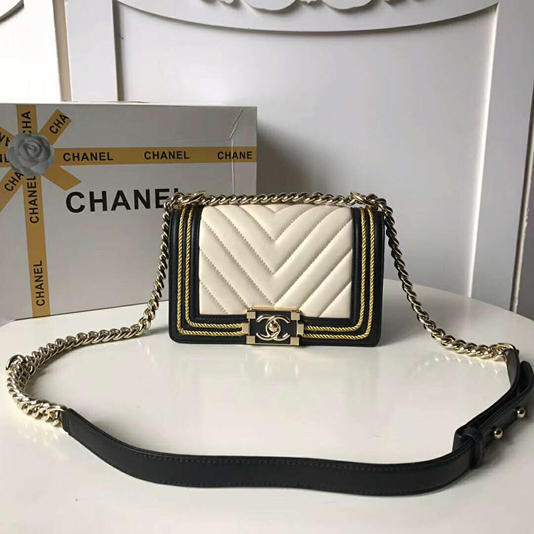 2019 Le Boy Chanel Flap Shoulder Bag